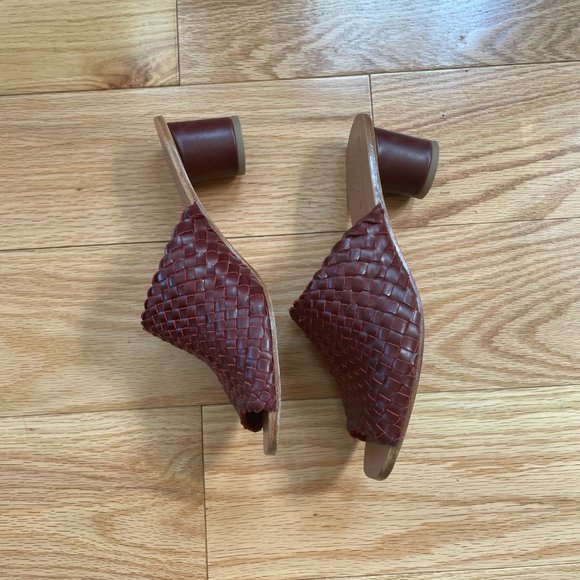 Hand Woven, Butter Soft Leather, Block Heel Mules.  Size 9 - Picture 3 of 7